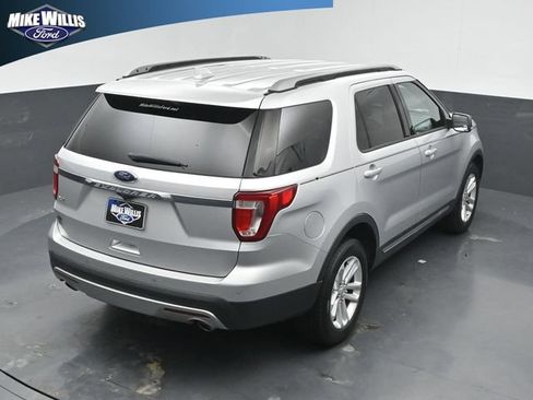 Used 2017 Ford Explorer XLT w/ Equipment Group 202A FWD image 15