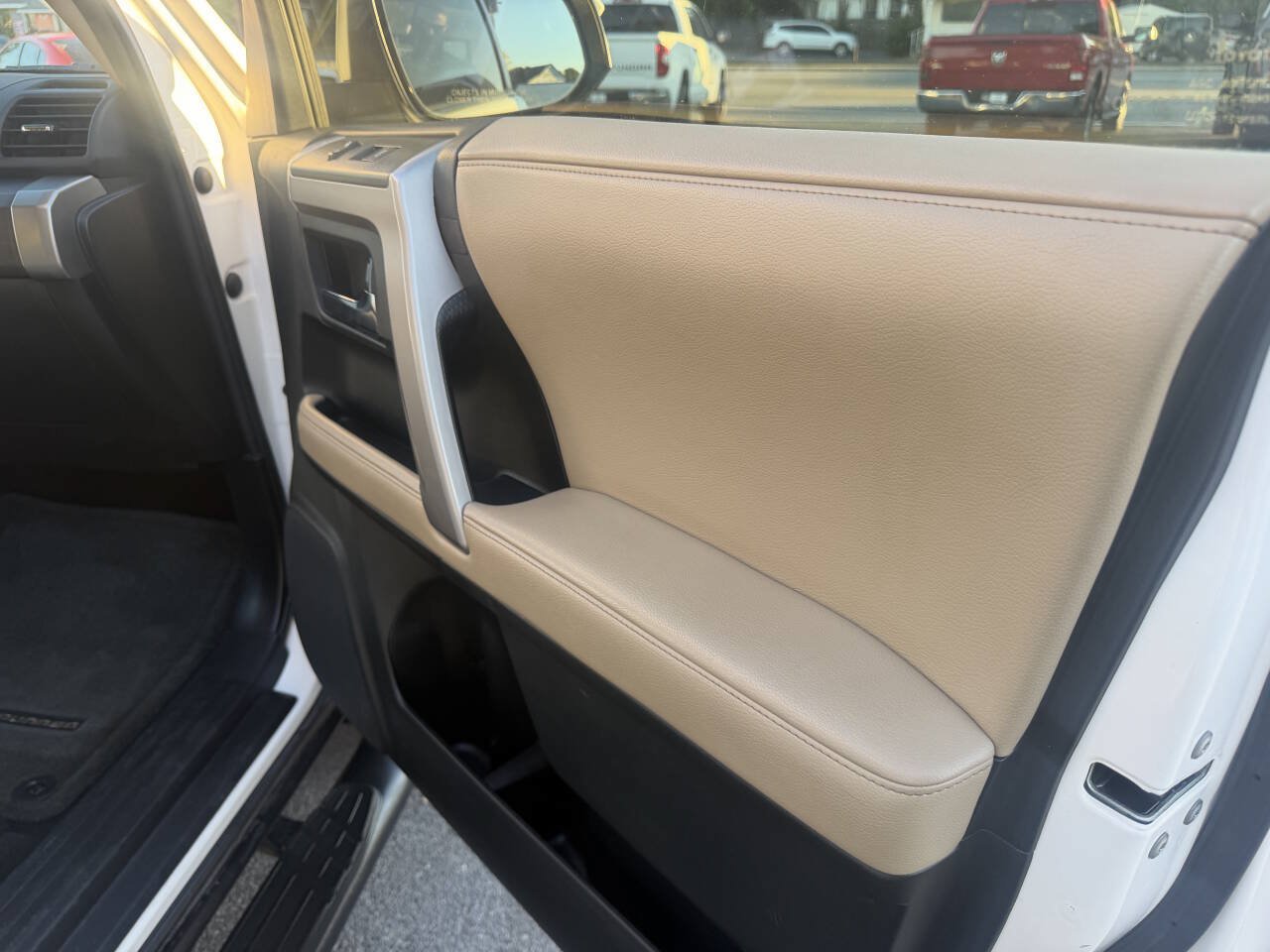 Used 2016 Toyota 4Runner SR5 Premium RWD image 15