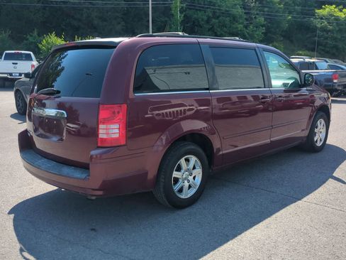 Used 2008 Chrysler Town & Country Touring FWD image 8