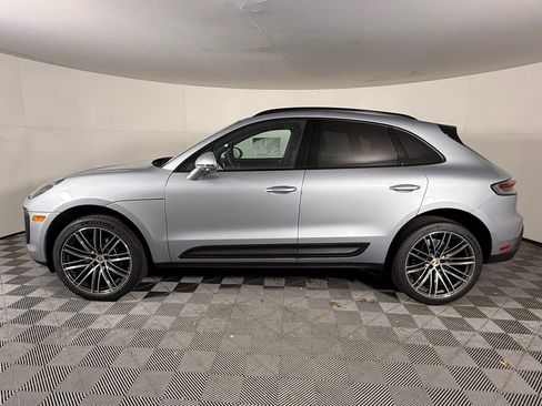 Certified 2026 Porsche Macan AWD/4WD image 2