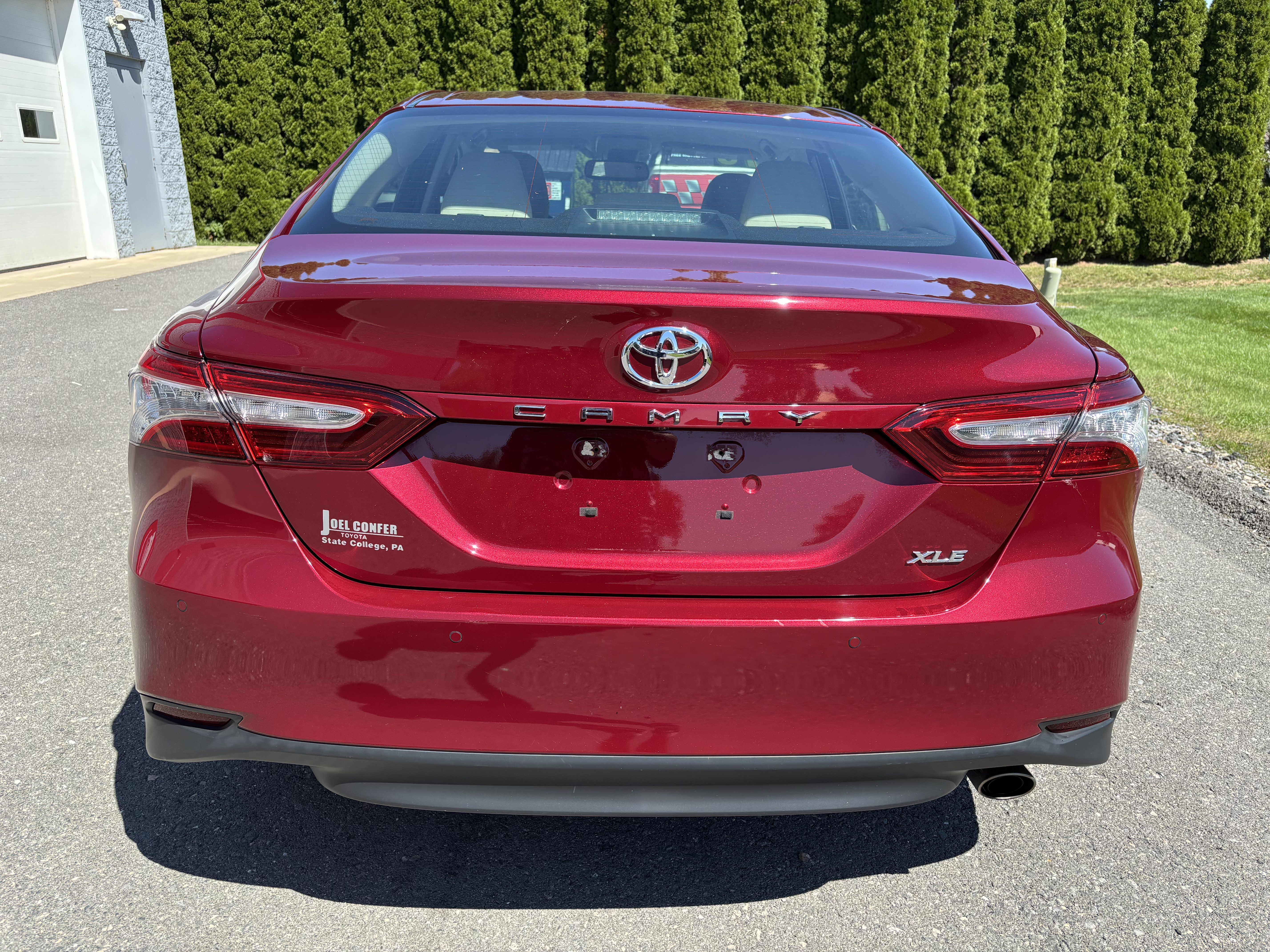 Used 2018 Toyota Camry XLE FWD image 4