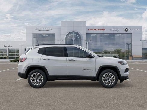 New 2025 Jeep Compass Latitude w/ Sun & Sound Group image 21