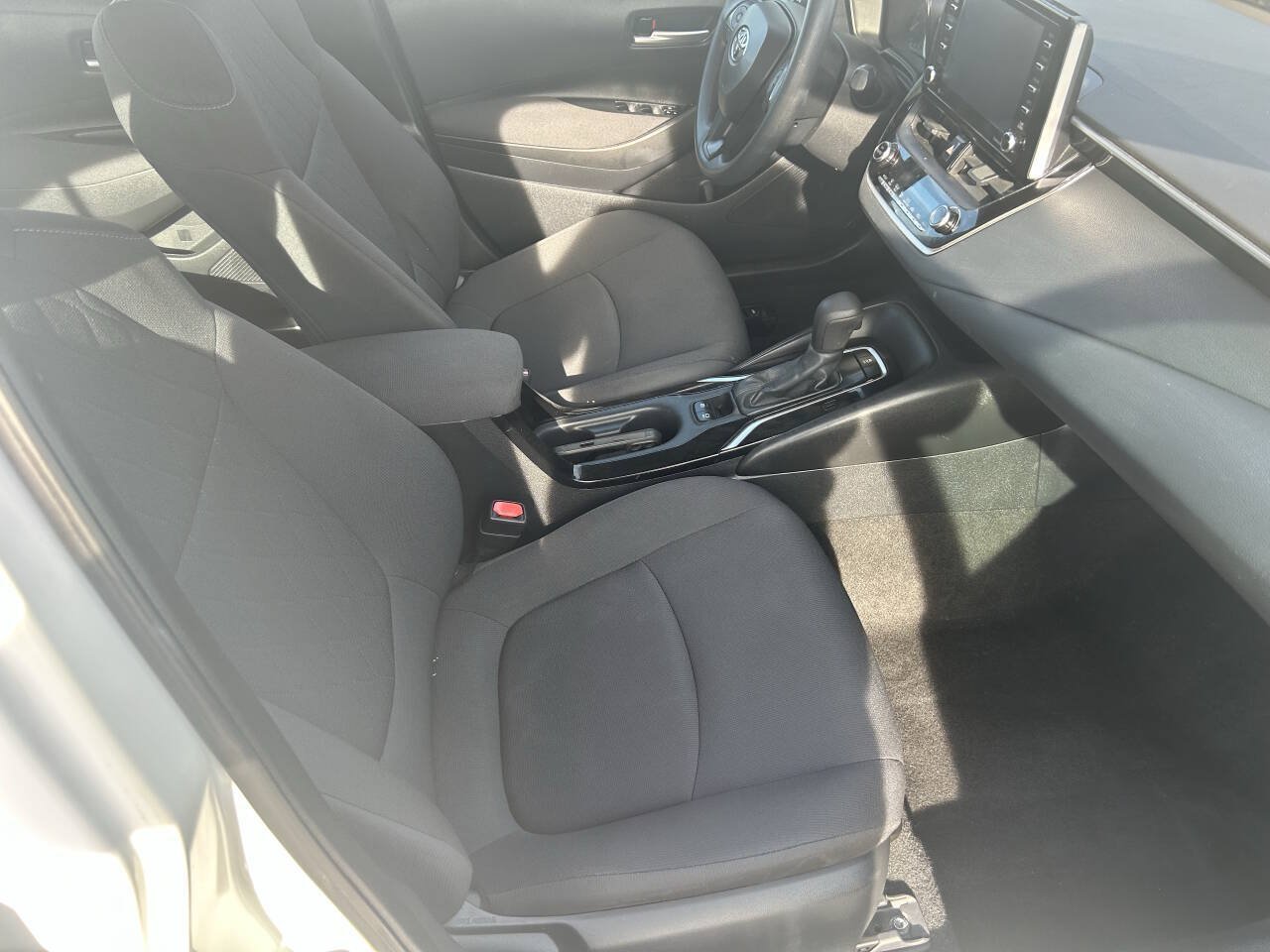 Used 2021 Toyota Corolla LE w/ LE Convenience Package FWD image 15