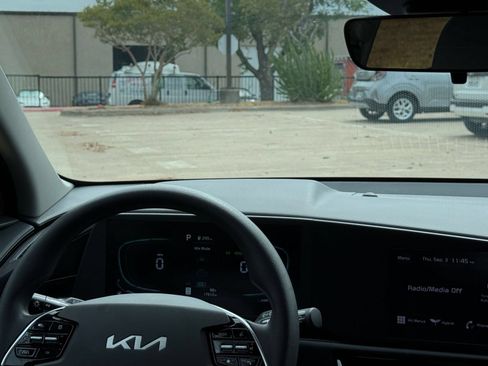 Used 2026 Kia Niro LX FWD image 34