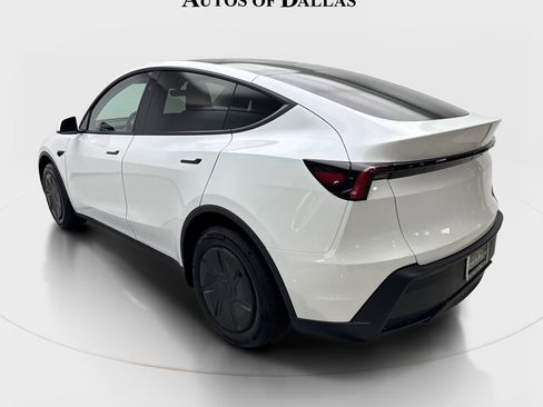 Used 2026 Tesla Model Y 2WD image 9