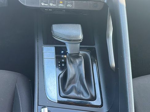 Used 2024 Hyundai Elantra SEL FWD image 27