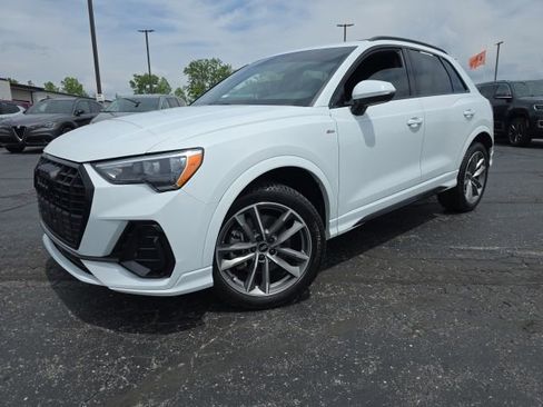 Used 2022 Audi Q3 2.0T Premium w/ Black Optic Sport Package AWD/4WD image 2