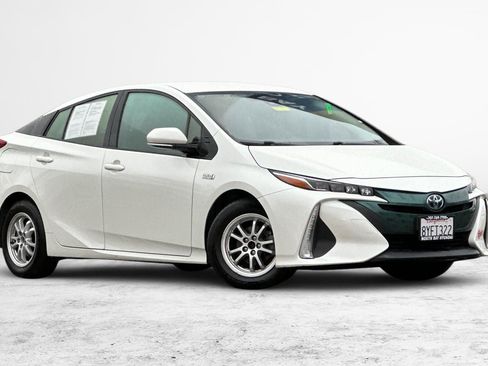 Used 2017 Toyota Prius Prime Plus image 2