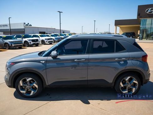 Used 2021 Hyundai Venue SEL image 2