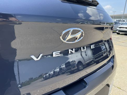 New 2025 Hyundai Venue Limited image 9