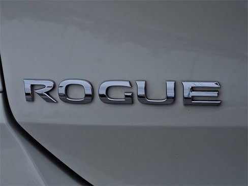 Used 2017 Nissan Rogue SL w/ SL Premium Package image 31