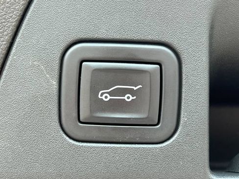 Used 2022 Buick Envision Avenir w/ Technology Package II AWD/4WD image 12