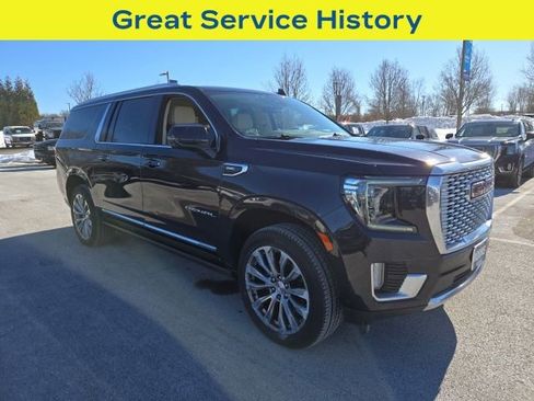 Used 2023 GMC Yukon XL Denali w/ Advanced Technology Package image 2