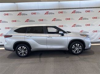 Certified 2024 Toyota Highlander XLE FWD video 2