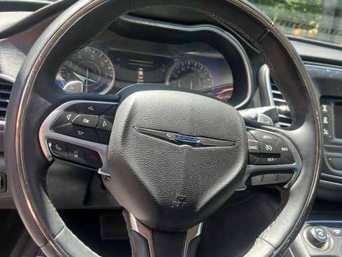 Used 2015 Chrysler 200 Limited FWD image 17
