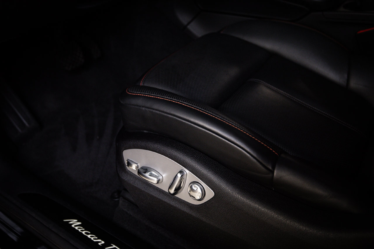 Certified 2023 Porsche Macan Turbo AWD/4WD image 14