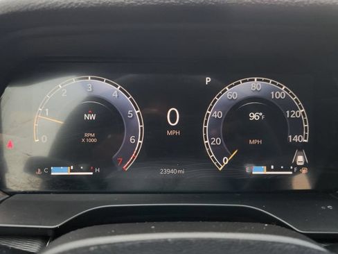 Used 2023 Jeep Grand Cherokee Altitude RWD image 14