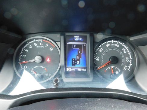 Used 2021 Toyota Tacoma SR image 5