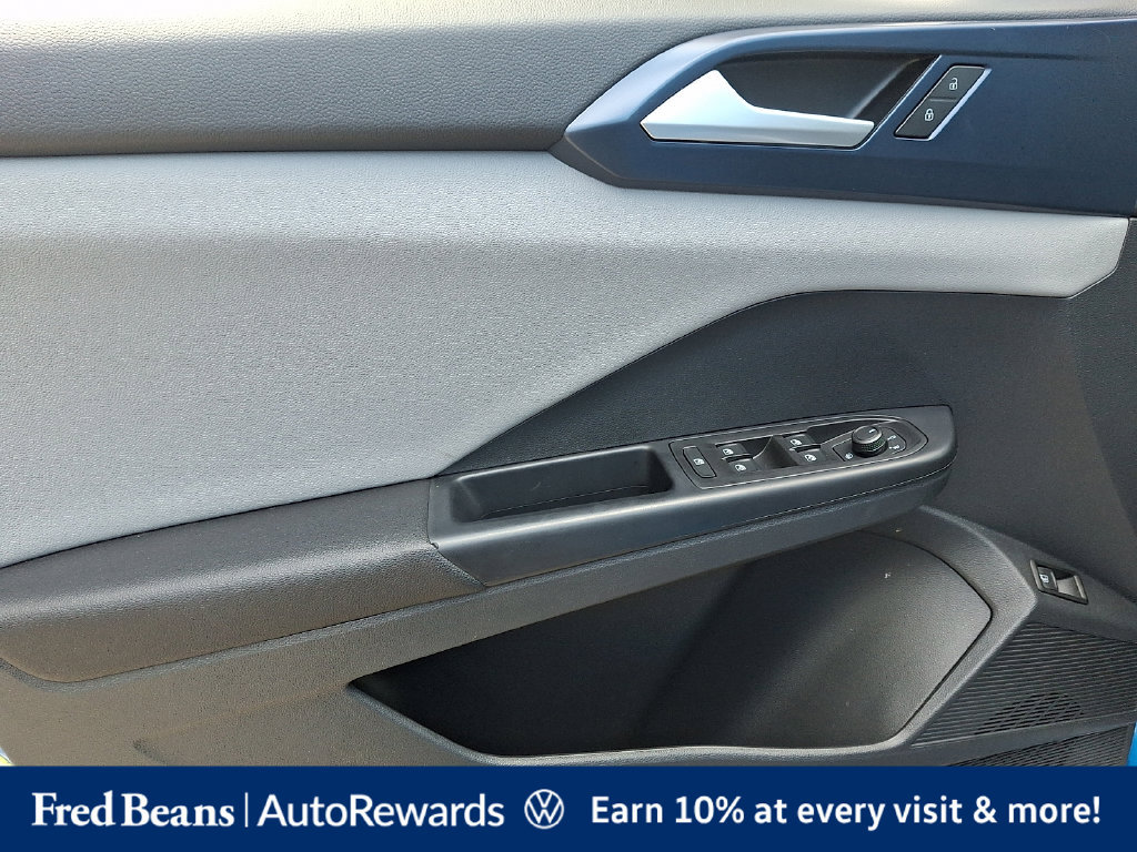 Certified 2023 Volkswagen Taos SE w/ Panoramic Sunroof Package AWD/4WD image 16