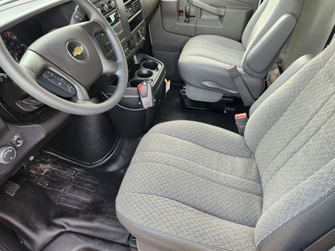 New 2025 Chevrolet Express 4500 w/ Power Convenience Package image 4