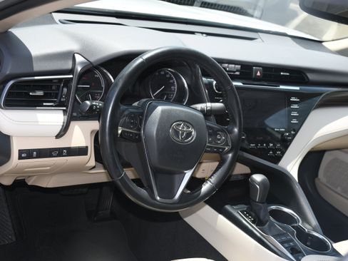 Used 2019 Toyota Camry XLE FWD image 8