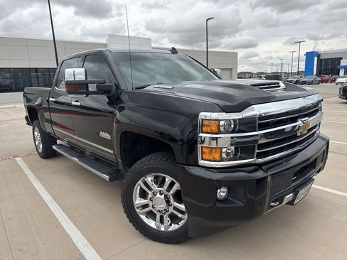 Used 2018 Chevrolet Silverado 2500 High Country w/ Duramax Plus Package AWD/4WD image 2
