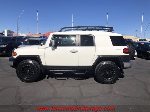 Used 2012 Toyota FJ Cruiser 4WD w/ Upgrade Pkg image 5