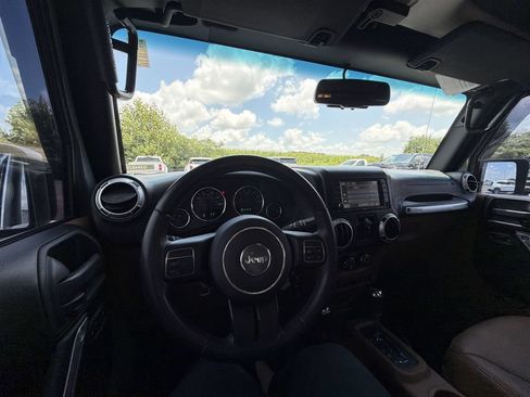 Used 2015 Jeep Wrangler Unlimited Sahara AWD/4WD image 10