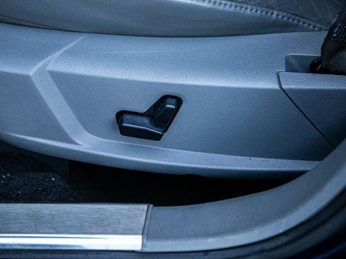 Used 2005 Chrysler 300 Touring image 28