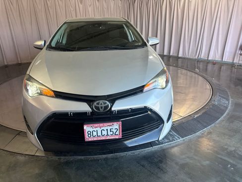 Used 2018 Toyota Corolla LE FWD image 2