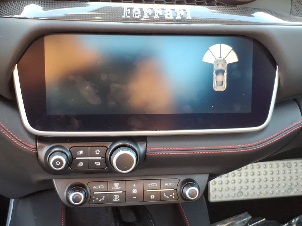 Used 2019 Ferrari Portofino RWD image 16