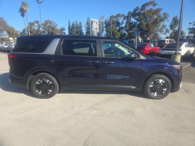 Used 2026 Kia Carnival LXS FWD image 2