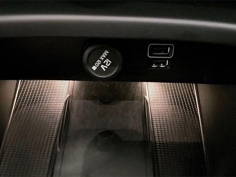 Used 2020 Volvo XC40 T5 R-Design w/ Protection Package image 16