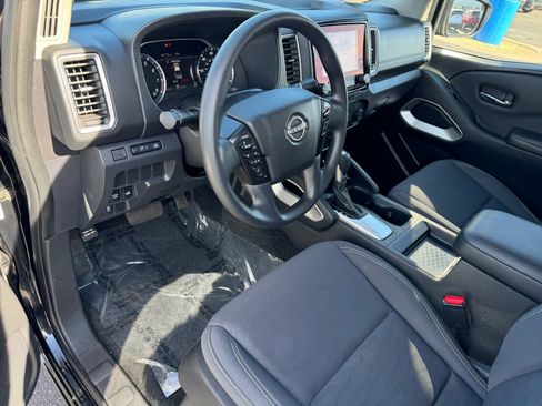 Used 2023 Nissan Frontier SV image 17