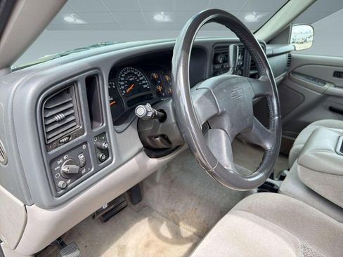 Used 2004 Chevrolet Suburban LS image 4