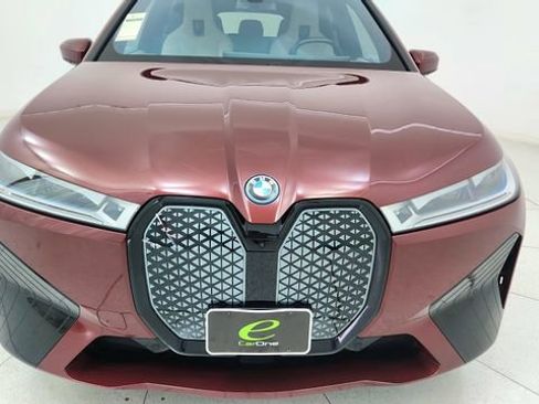 Used 2023 BMW iX xDrive50 w/ Premium Package image 9
