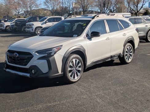 Used 2025 Subaru Outback Limited AWD/4WD image 5