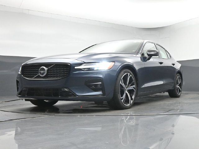 Used 2020 Volvo S60 T5 Momentum FWD image 12