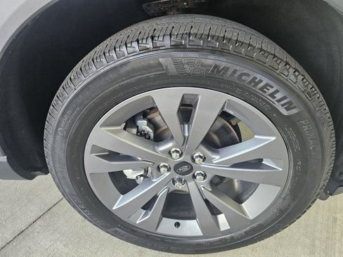 Used 2022 Ford Explorer XLT w/ Equipment Group 202A image 10