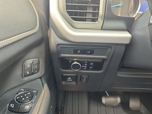 Used 2023 Ford Expedition Max XLT AWD/4WD image 25