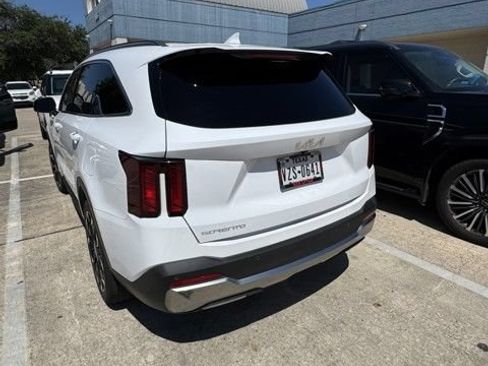 Certified 2025 Kia Sorento EX FWD image 4