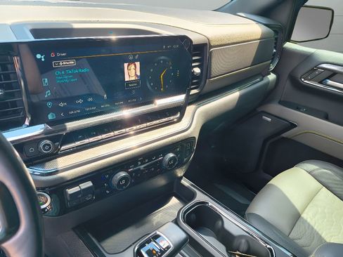 Used 2023 Chevrolet Silverado 1500 ZR2 w/ Technology Package image 25