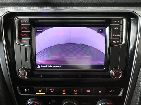 Used 2018 Volkswagen Passat 2.0T R-Line w/ R-Line Lighting Package image 40