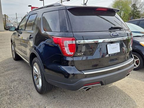 Used 2018 Ford Explorer XLT w/ Equipment Group 202A image 6