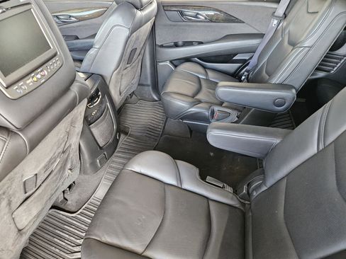 Used 2016 Cadillac Escalade Platinum image 29