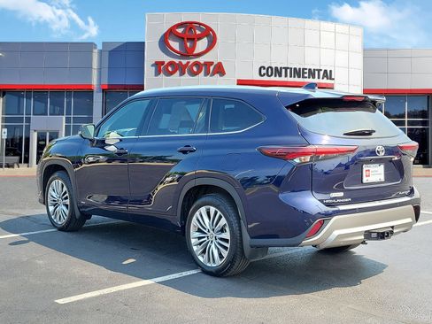 Certified 2025 Toyota Highlander Platinum AWD/4WD image 4
