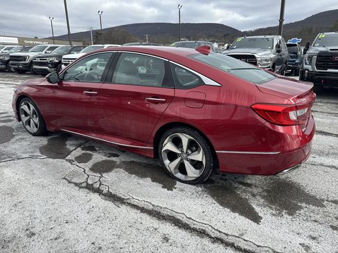 Used 2018 Honda Accord Touring image 4