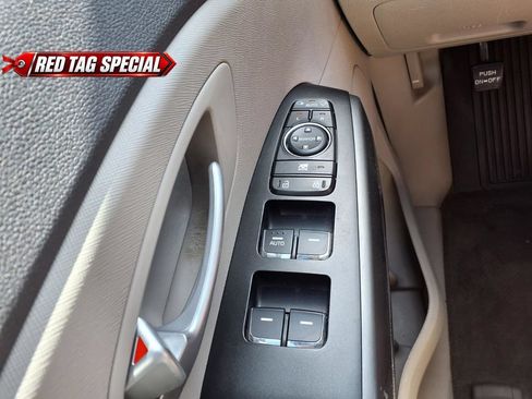 Used 2018 Kia Sedona LX FWD image 22