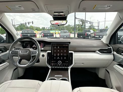 Used 2024 GMC Acadia Denali w/ Super Cruise Package FWD image 3