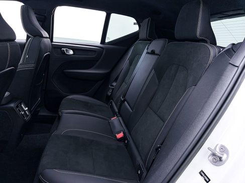 Used 2023 Volvo XC40 Recharge Plus AWD/4WD image 38
